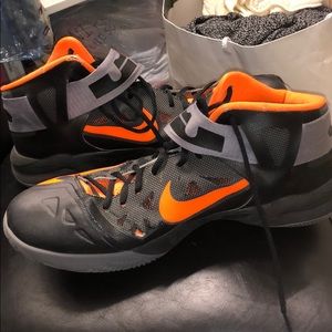 NIKE ORANGE & BLACK SHOES